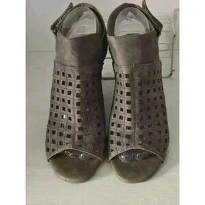 Women's‎ Maurices Brown Booties Size 8